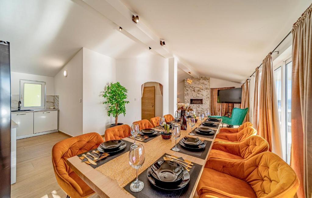 Kuchyňa alebo kuchynka v ubytovaní Awesome Apartment In Blato