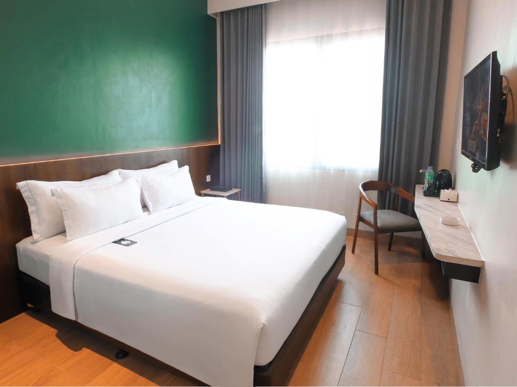 Postel nebo postele na pokoji v ubytování Luminor Hotel Tanjung Selor By WH