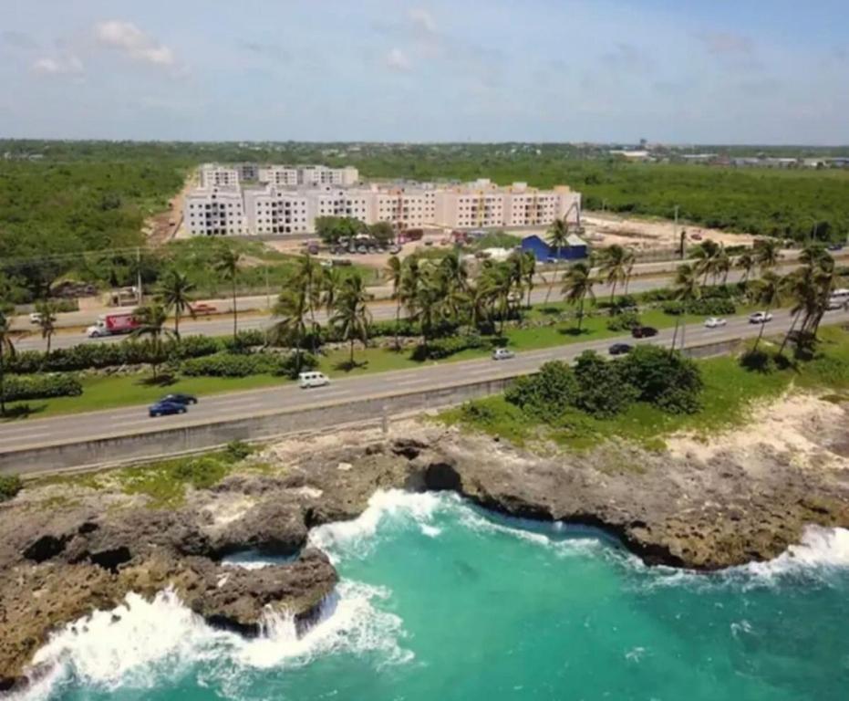 an aerial view of a resort and the ocean at Apartmento Xbox WFI TV65 PC Love Relax Work in La Cana