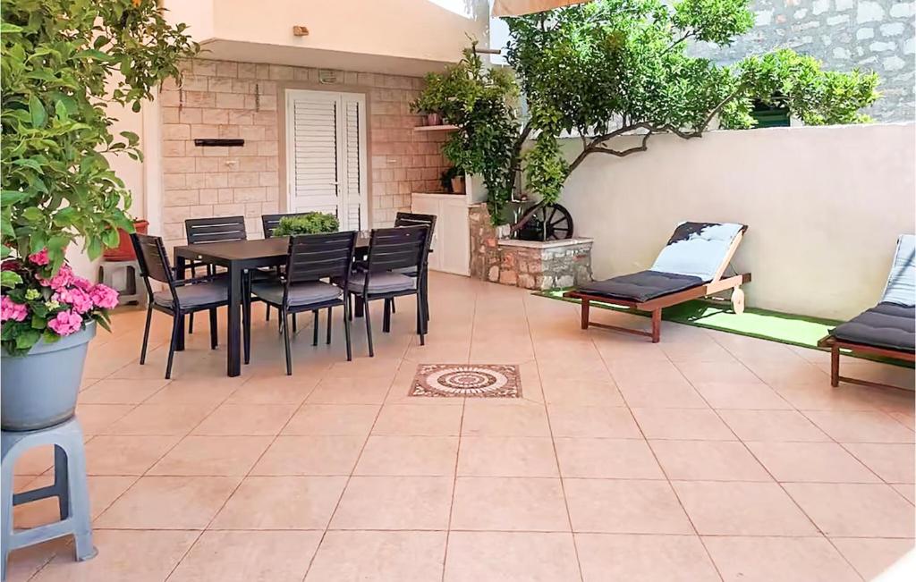 a patio with a table and chairs on a patio at Cozy Apartment In Supetar in Supetar