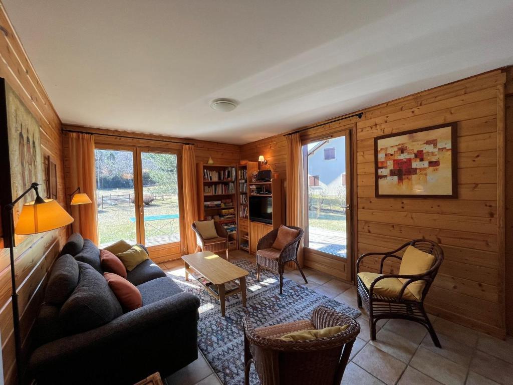 Ruang duduk di Spacieux appartement 107m² à Corrençon-en-Vercors - FR-1-761-46