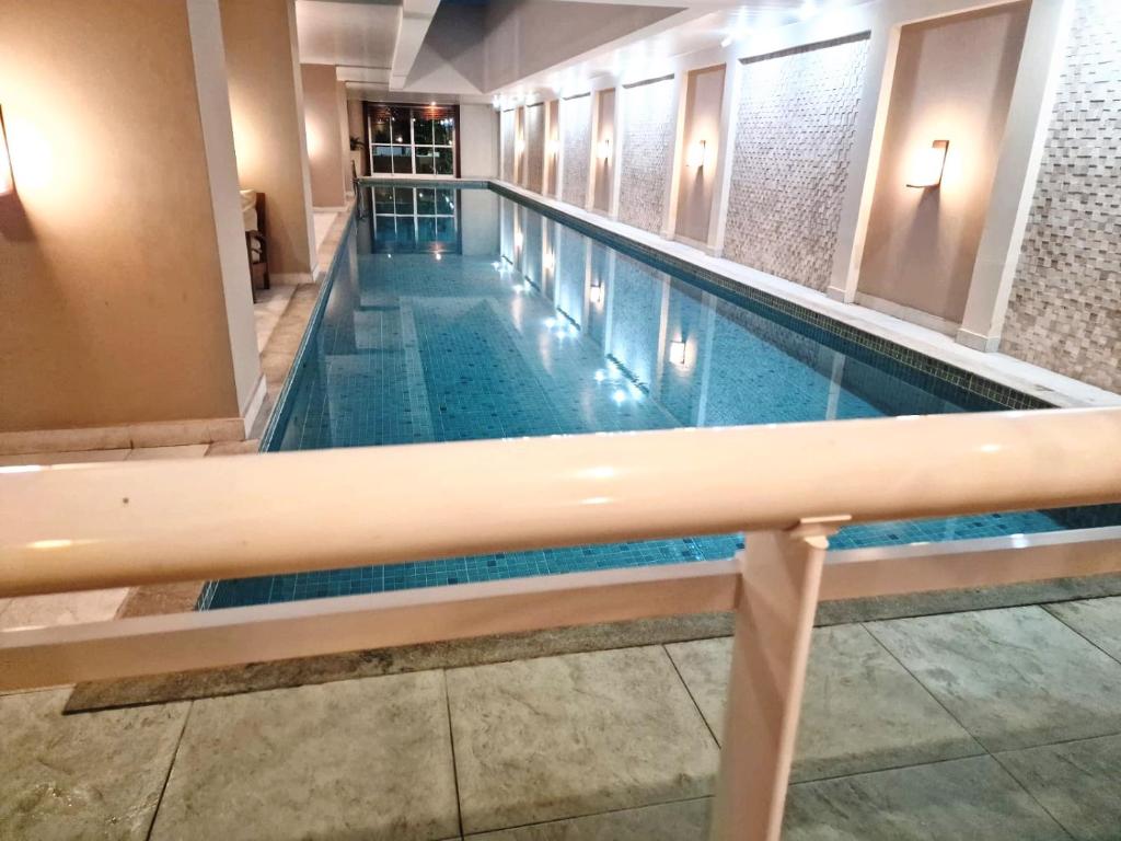 Bazén v ubytování Loft que parece SPA em Belém nebo v jeho okolí