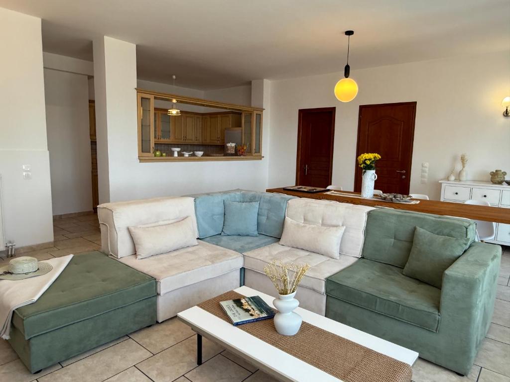 Posezení v ubytování La Vista Residence - 5 BDS, 2 private swimming pools, stunning sea views only 10 minutes from Corfu Town's Centre