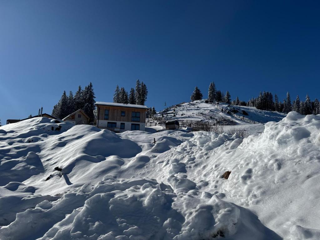 Berglisl - direkt an der Schipiste! Neue Ferienwohnung mit Sauna v zimě