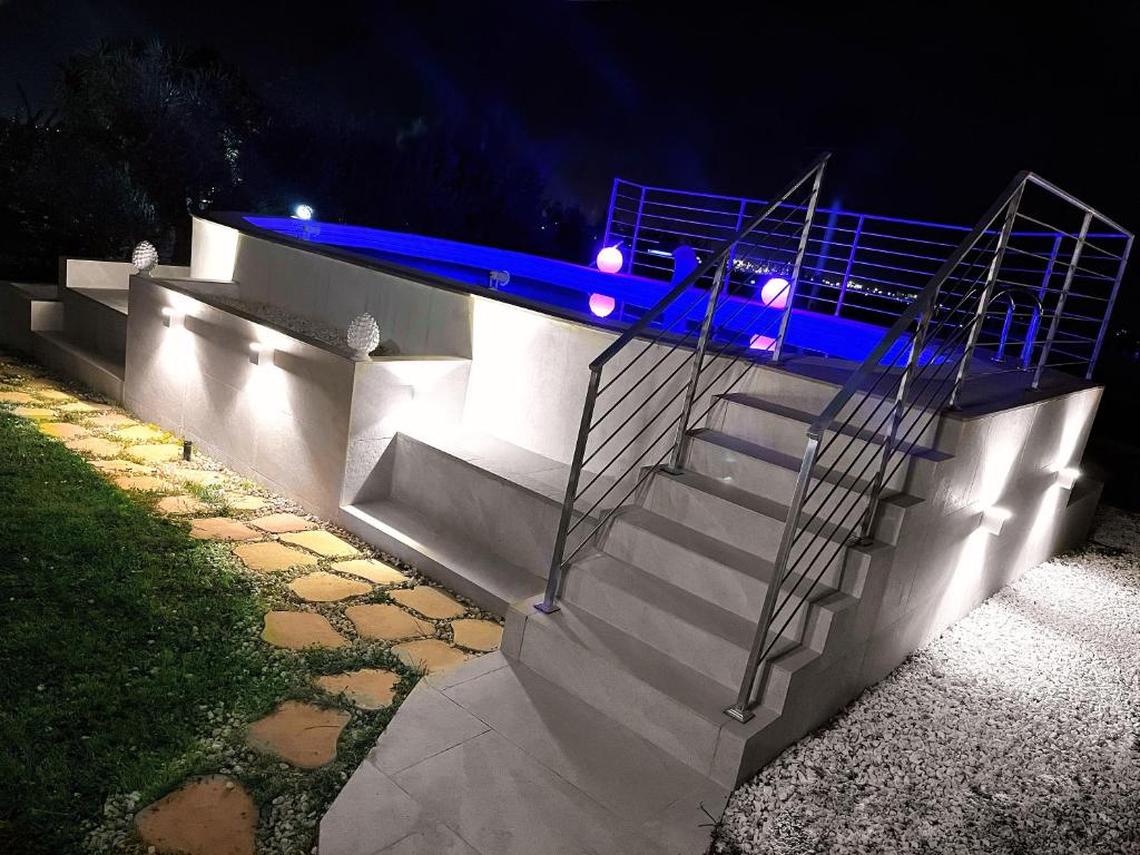 Bazén v ubytování VILLA GIUDICE Luxury Home nebo v jeho okolí