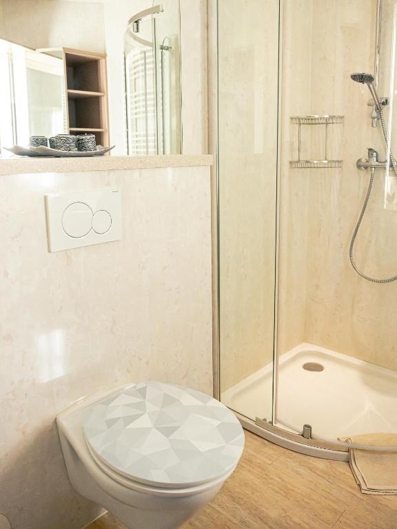 Koupelna v ubytování Zirben Diamant Rooms & Dogs
