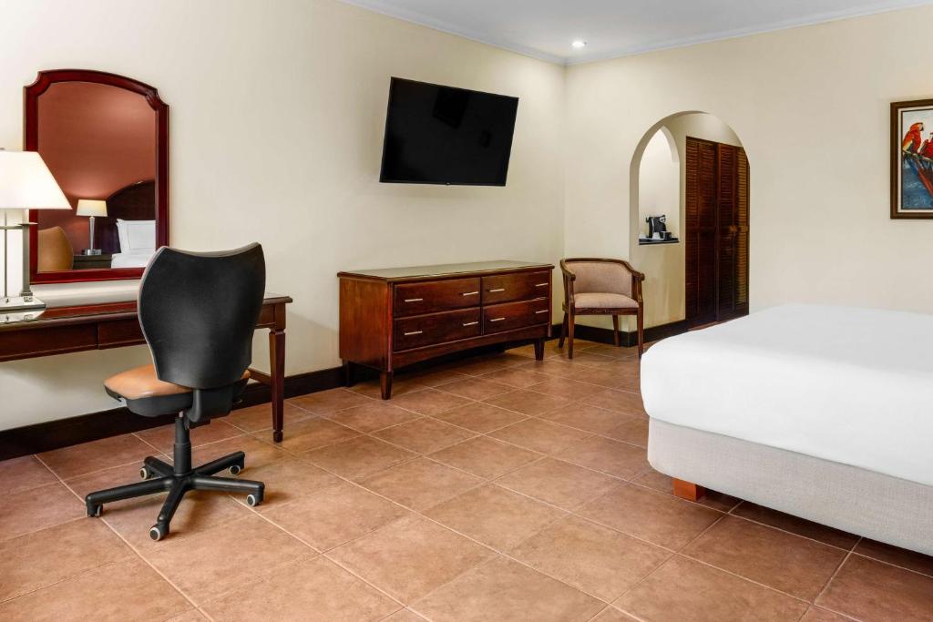 Postel nebo postele na pokoji v ubytování Hilton Cariari DoubleTree San Jose - Costa Rica