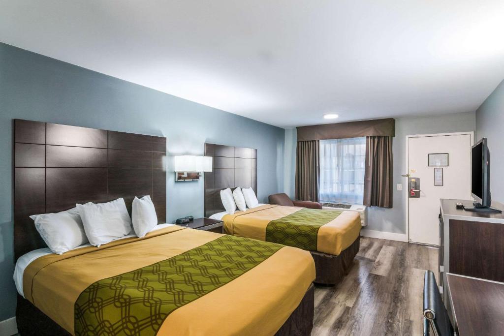 Econo Lodge Hesperia - Victorville I-15 - Standard Room With Two Queen Beds - Non-Smoking