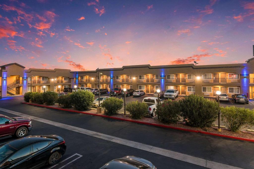 a parking lot in front of a hotel at Econo Lodge Hesperia - Victorville I-15 in Hesperia