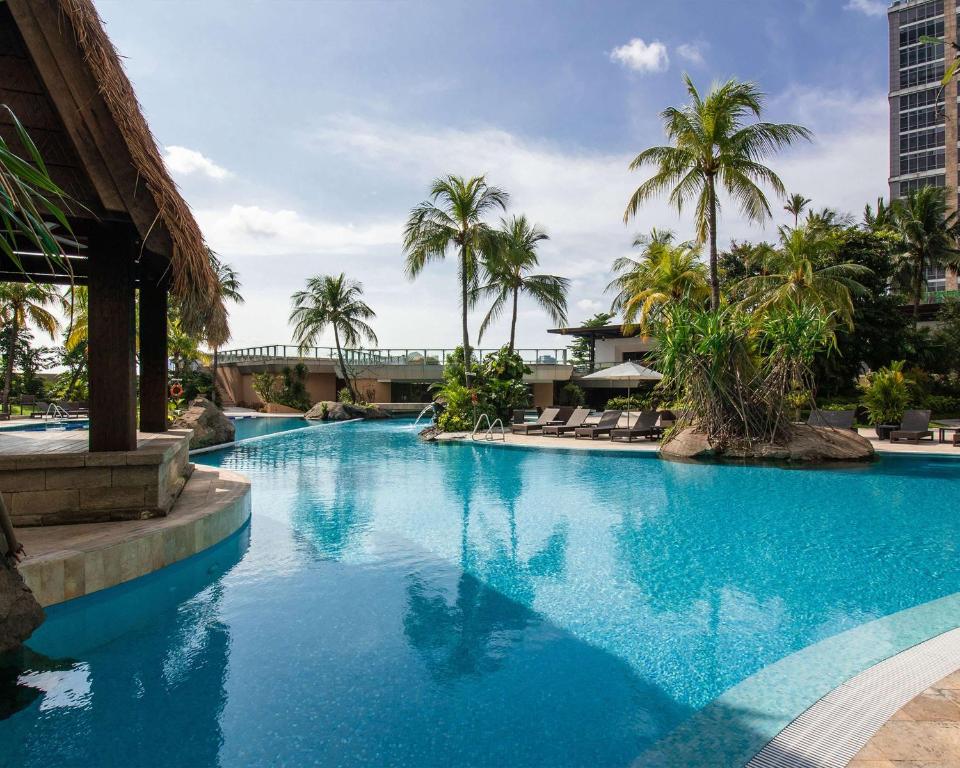 Kolam renang di atau dekat dengan Keraton At The Plaza, In The Unbound Collection By Hyatt