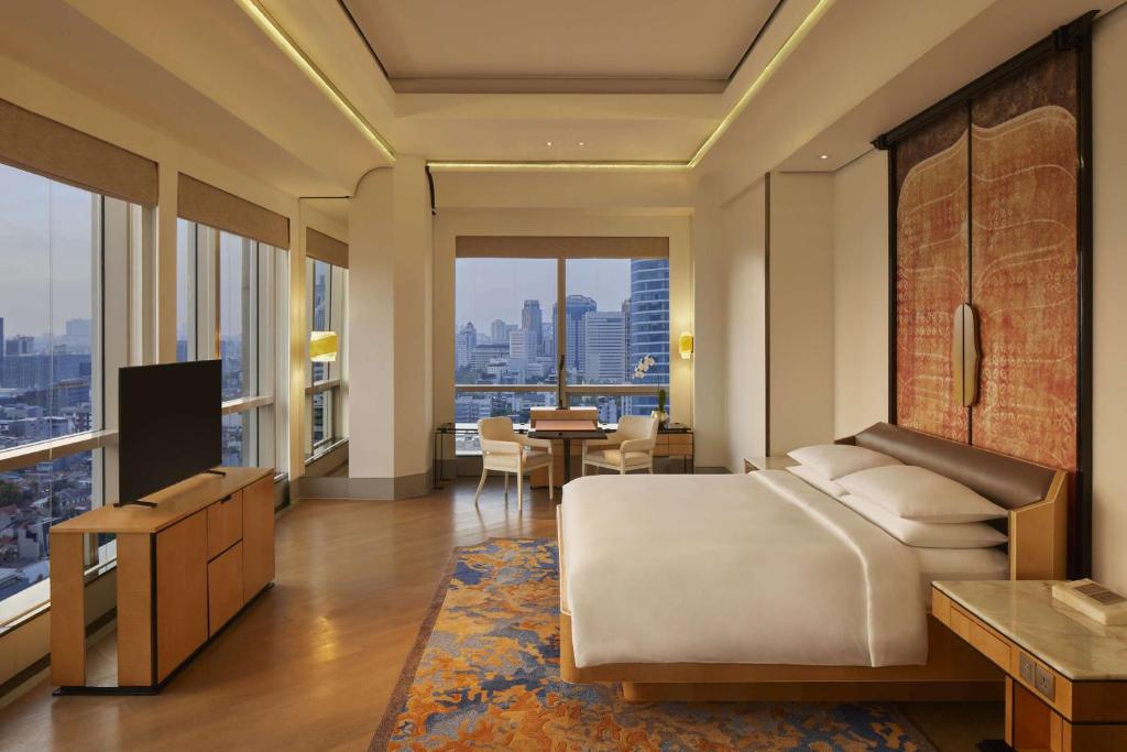 Televisyen dan/atau pusat hiburan di Keraton At The Plaza, In The Unbound Collection By Hyatt