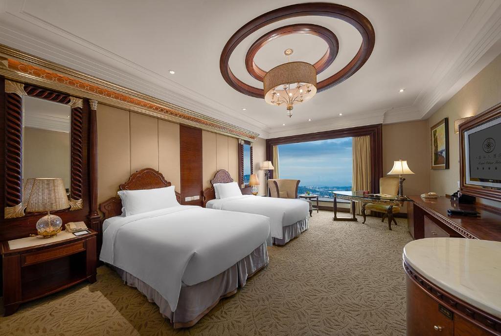 Postel nebo postele na pokoji v ubytování Regal Palace Hotel
