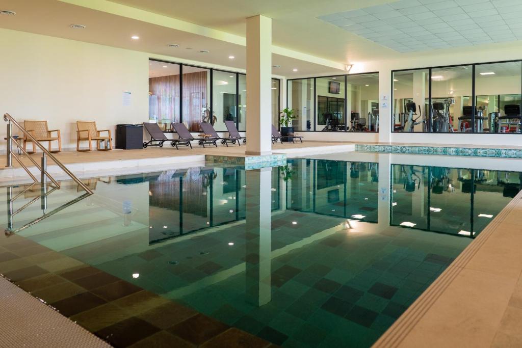 Bazén v ubytování Royal Green Wellness Resort nebo v jeho okolí