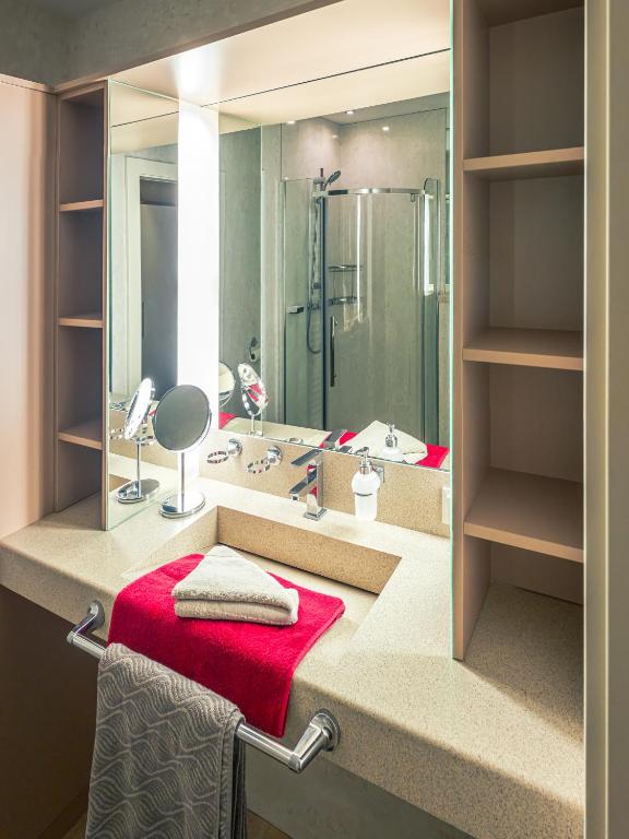 Postel nebo postele na pokoji v ubytování Zirben Diamant Rooms & Dogs