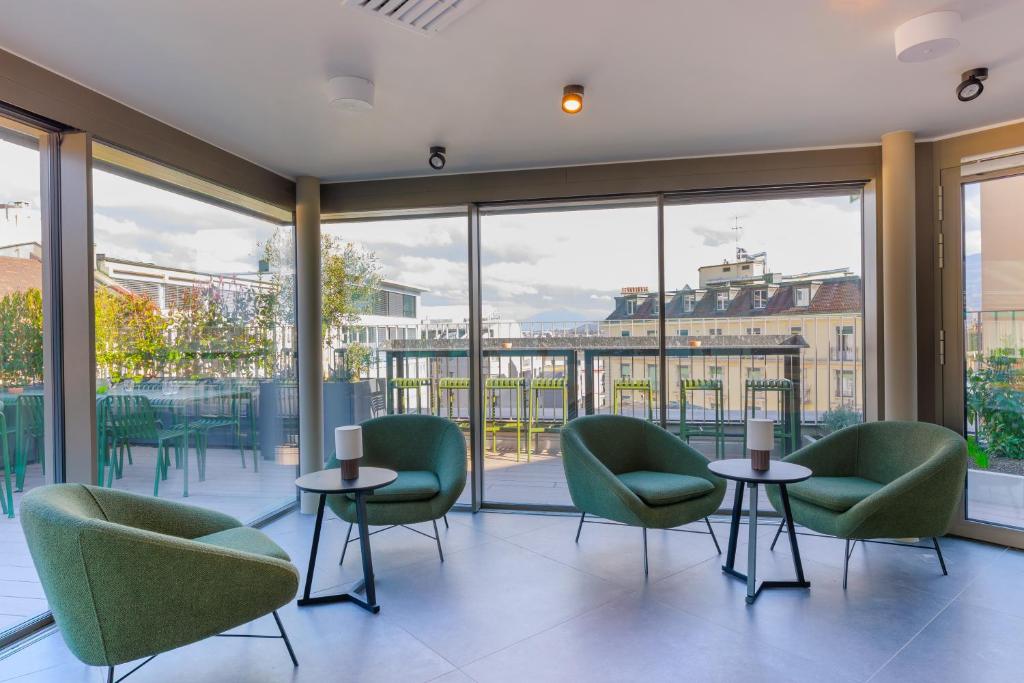 Posezení v ubytování Base Geneva