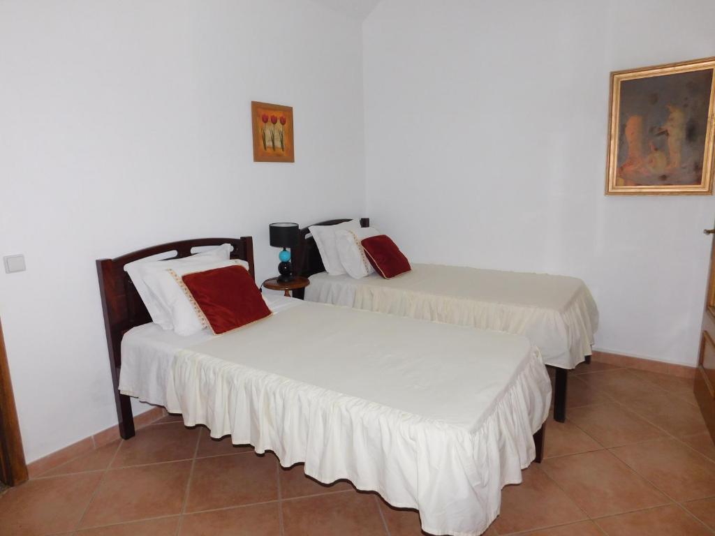 Dinas Guesthouse - 13