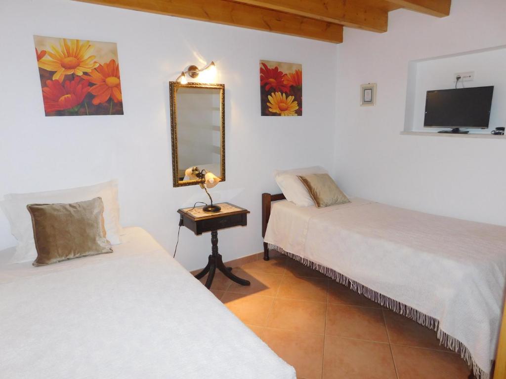 Dinas Guesthouse - 12