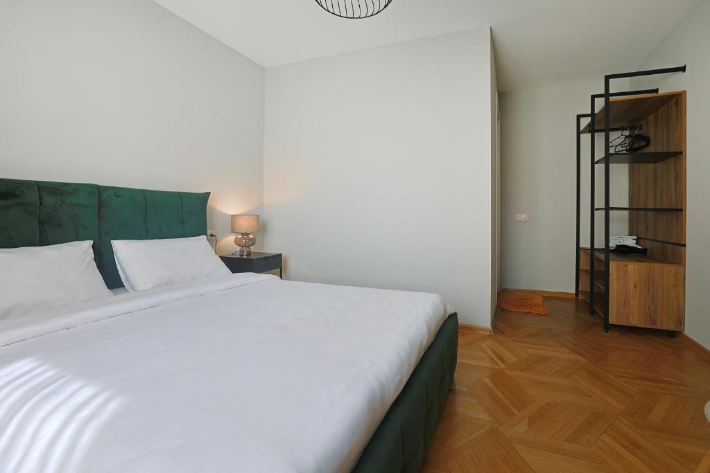 Postel nebo postele na pokoji v ubytování Hotel White House