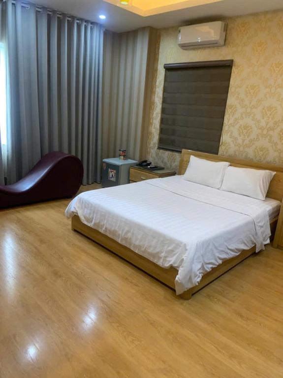 Postel nebo postele na pokoji v ubytování Venus Hotel Ha Noi
