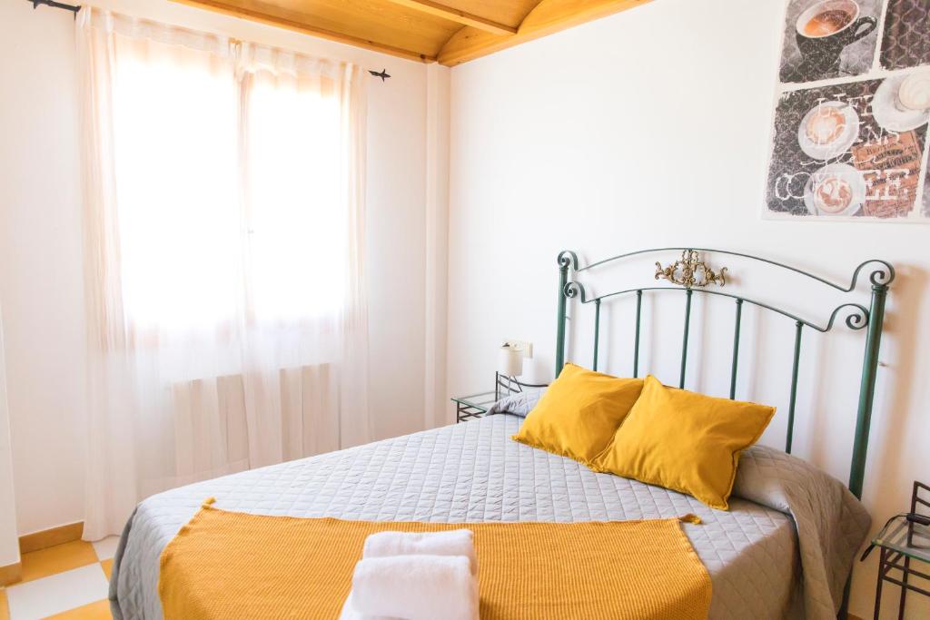 Postel nebo postele na pokoji v ubytování Casa Mistral - Complejo Rural Los Cuatro Vientos