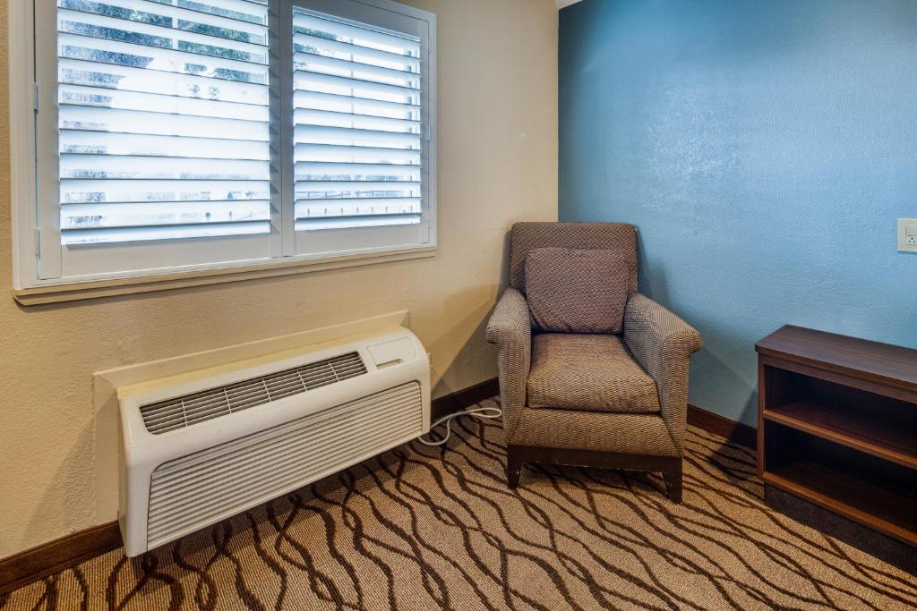 Americas Best Value Inn Richmond - King Room