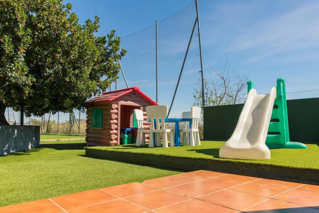Herní místnost nebo prostor pro děti v ubytování Casa Mistral - Complejo Rural Los Cuatro Vientos