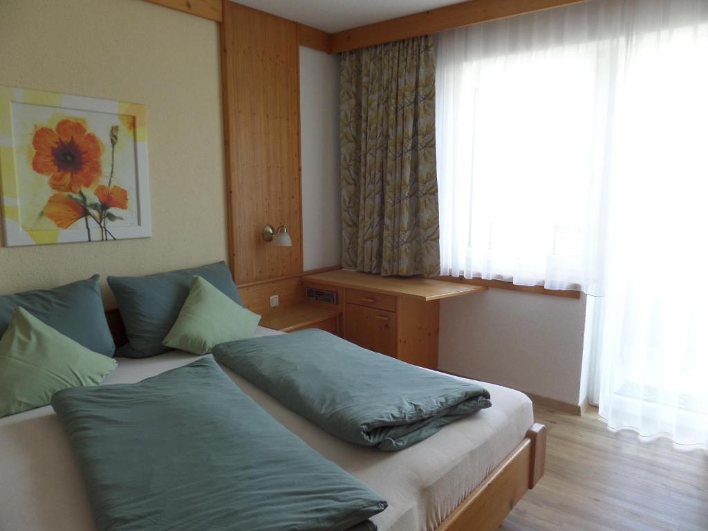 Een bed of bedden in een kamer bij Haus Regenbogen