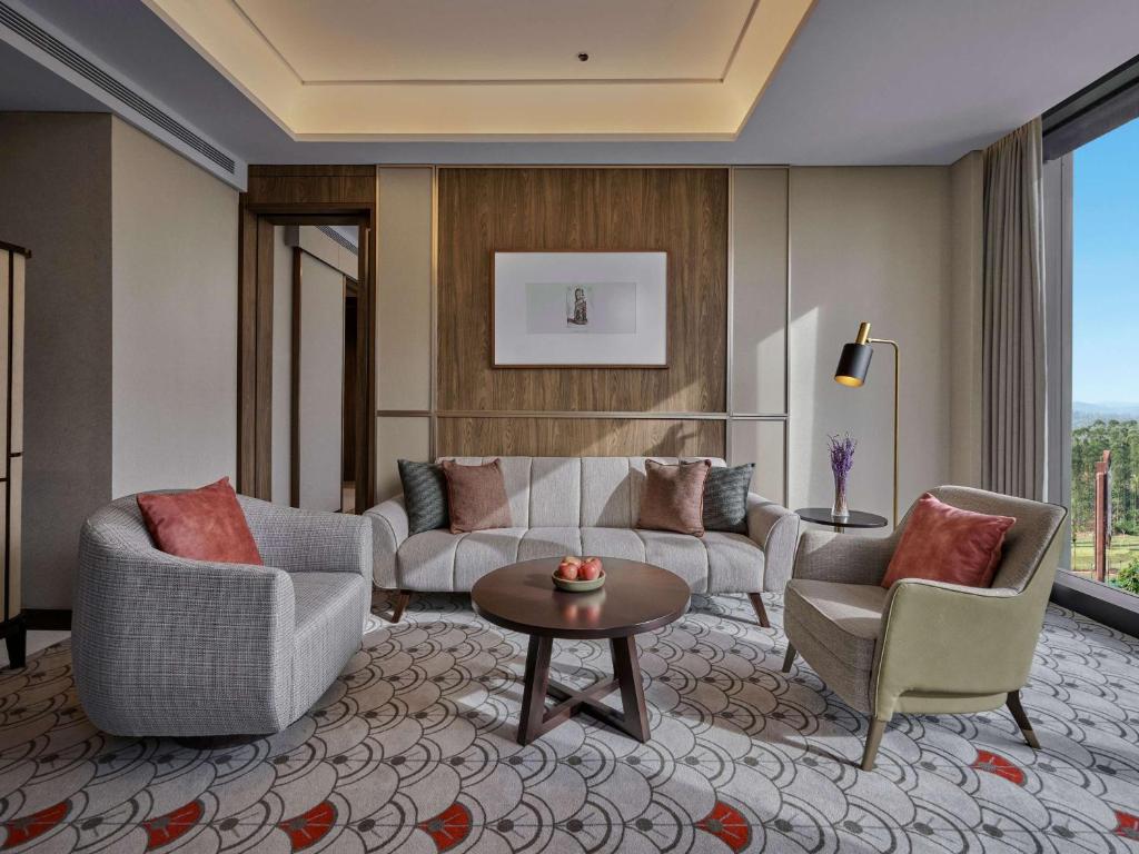 Posezení v ubytování Swissôtel Nusantara