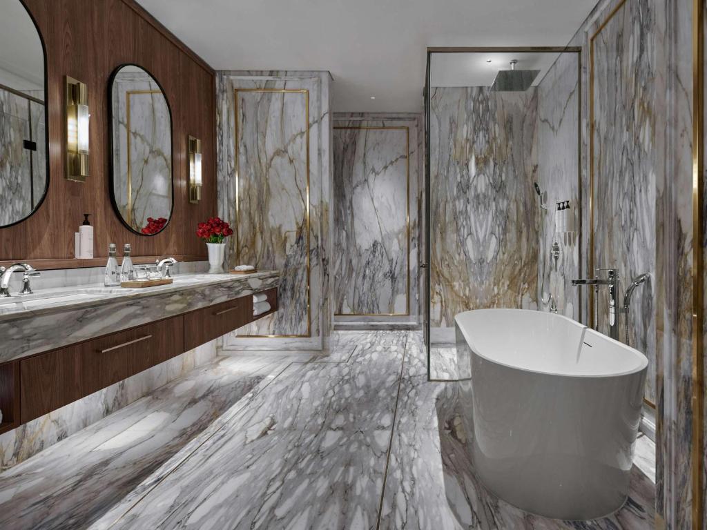 Koupelna v ubytování Swissôtel Nusantara