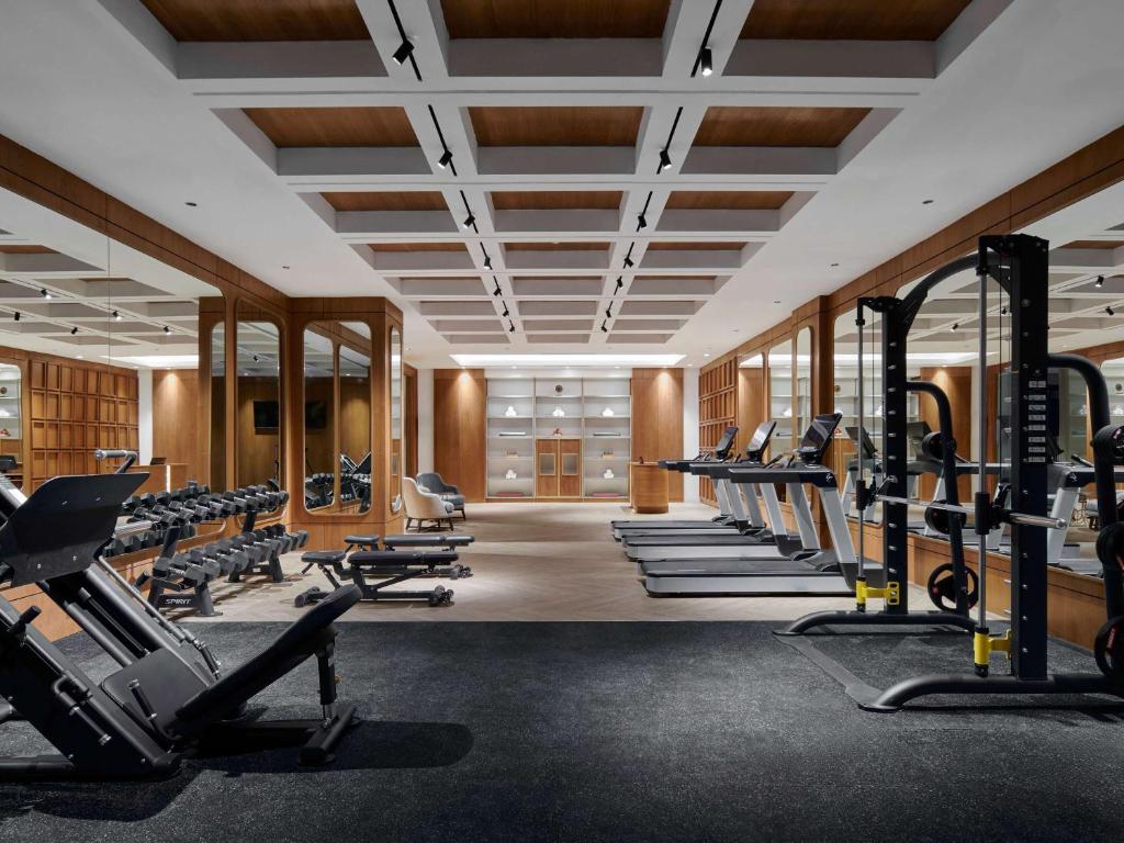 Fitness centrum a/nebo fitness zařízení v ubytování Swissôtel Nusantara