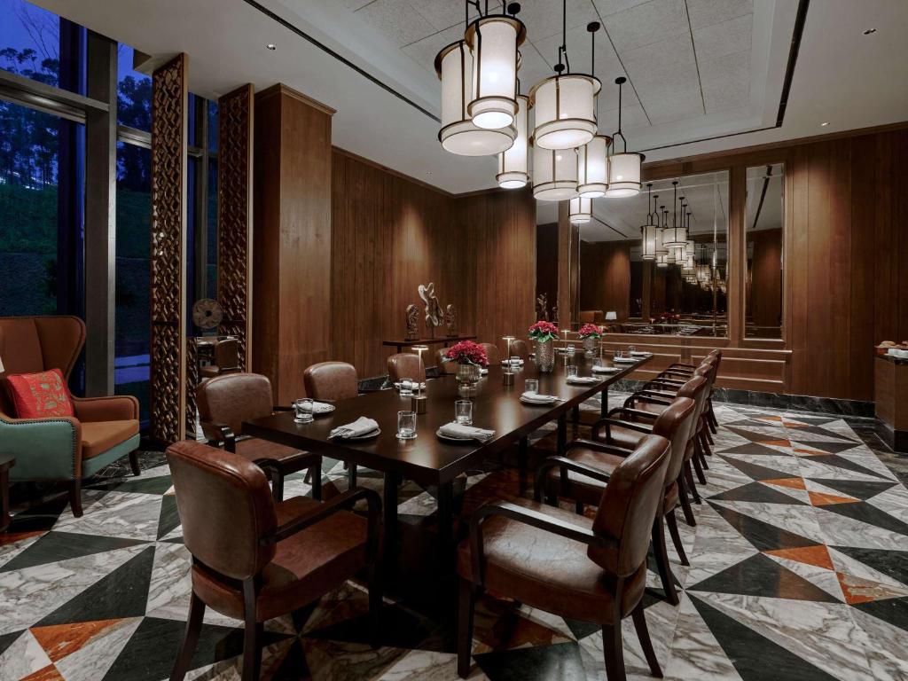 Posezení v ubytování Swissôtel Nusantara