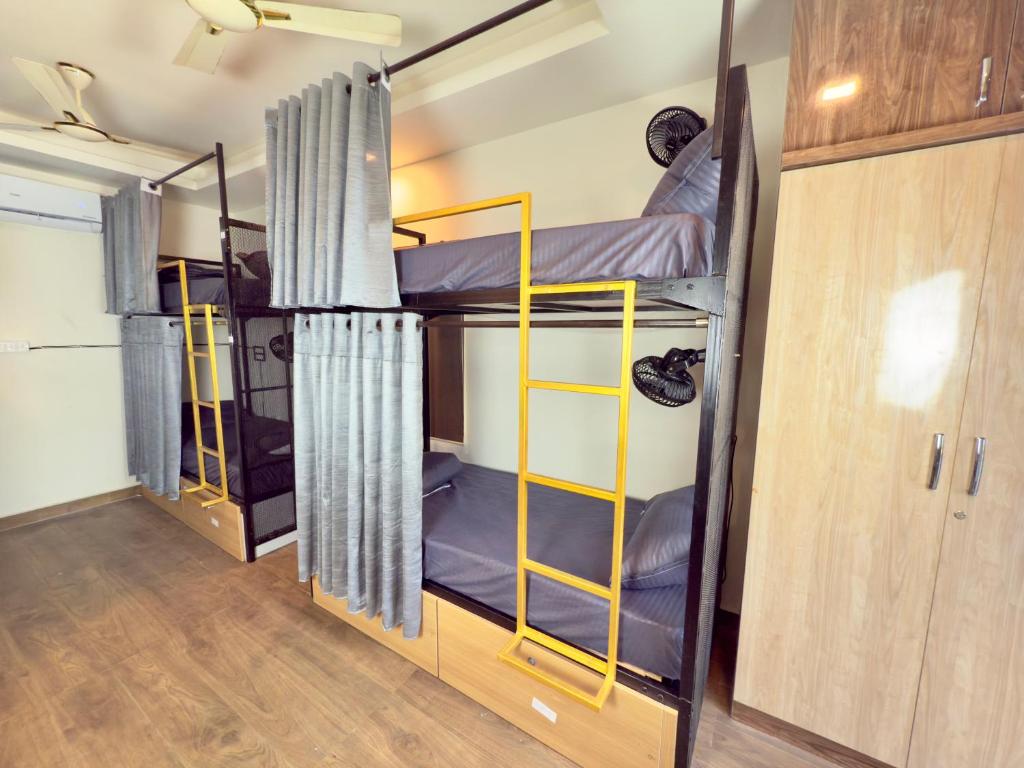 Palanda nebo palandy na pokoji v ubytování POCOYO - BACKPACKERS HOSTEL - Omr