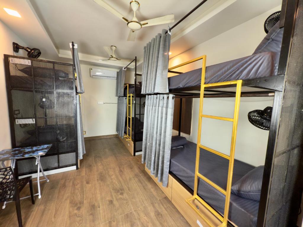 Palanda nebo palandy na pokoji v ubytování POCOYO - BACKPACKERS HOSTEL - Omr