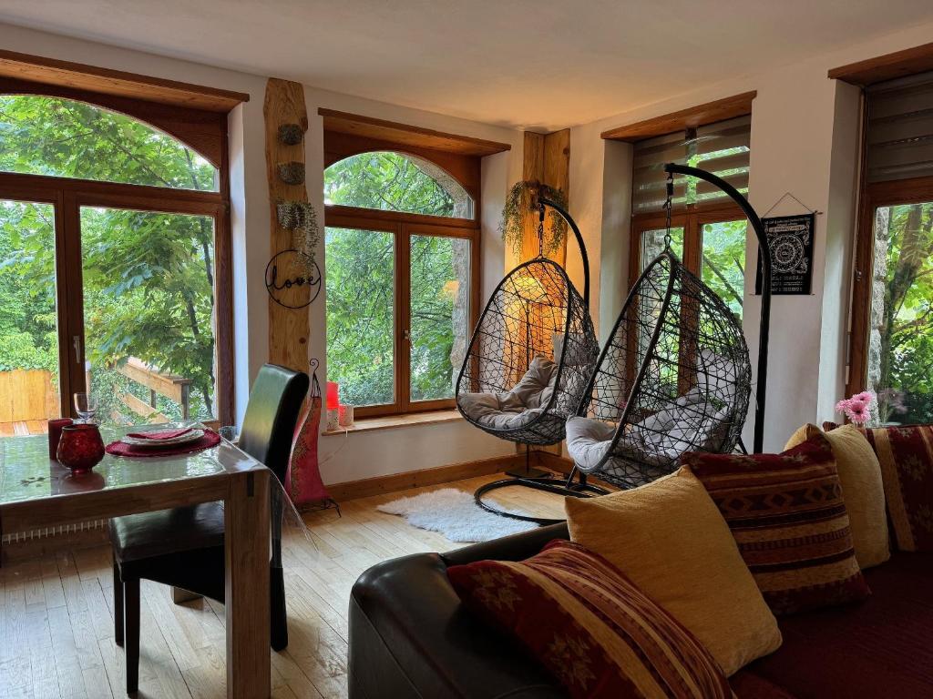 Gîte au Manoir des Sens avec bain nordique jacuzzi sur terrasse privée – photo 18