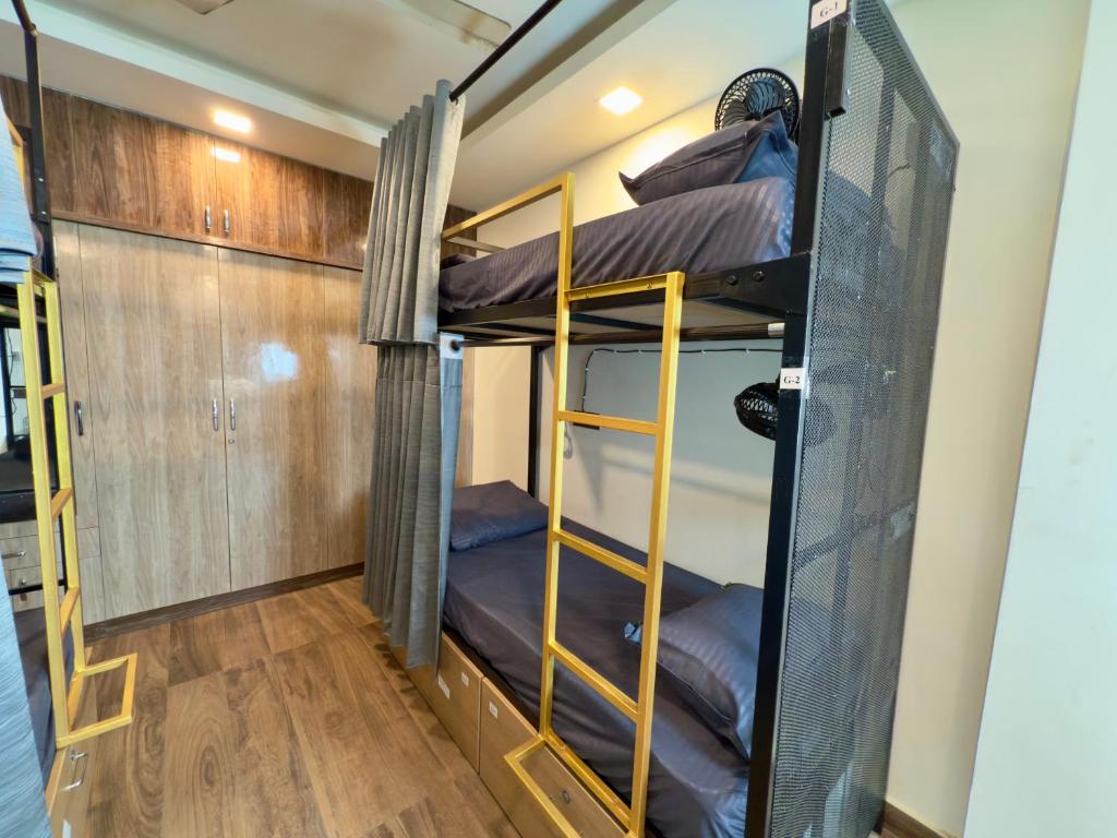 Palanda nebo palandy na pokoji v ubytování POCOYO - BACKPACKERS HOSTEL - Omr