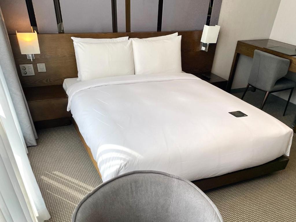 Postel nebo postele na pokoji v ubytování Centum Business Hotel