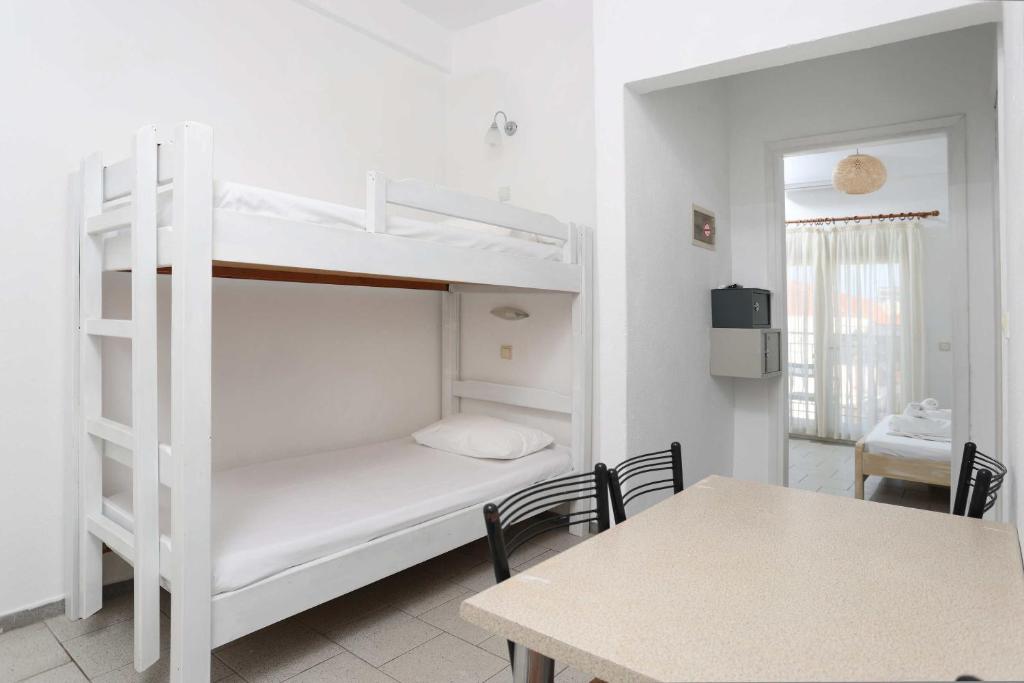 A bed or beds in a room at Spanos apartments Anna's lodge
