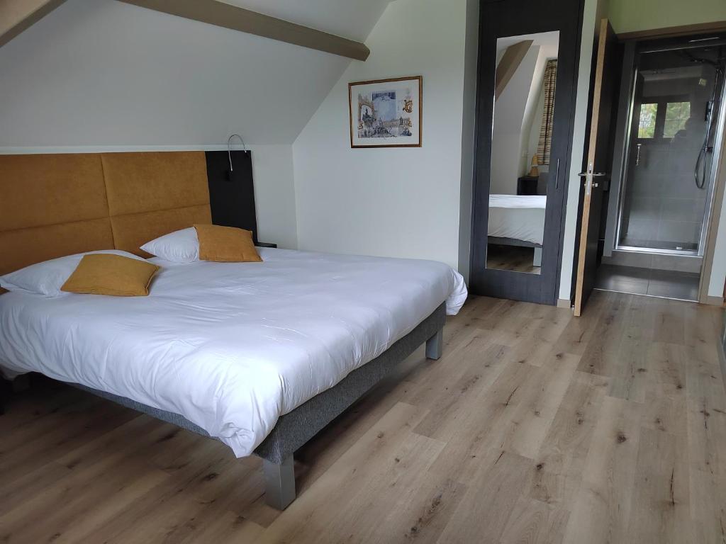 Logis Relais Saint Michel - Superior Double Room