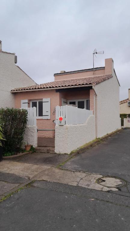 Maison village occitan accès direct à la plage