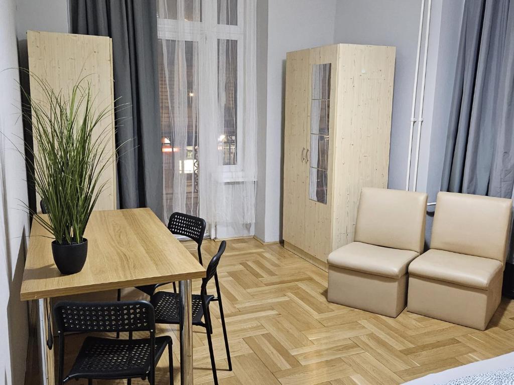Posezení v ubytování Beautiful Rooms on the Joseph Boulevard