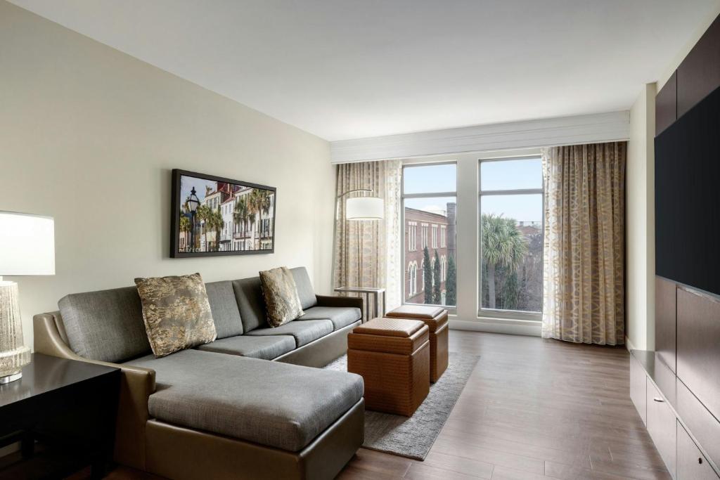 Courtyard by Marriott Charleston Historic District - 
