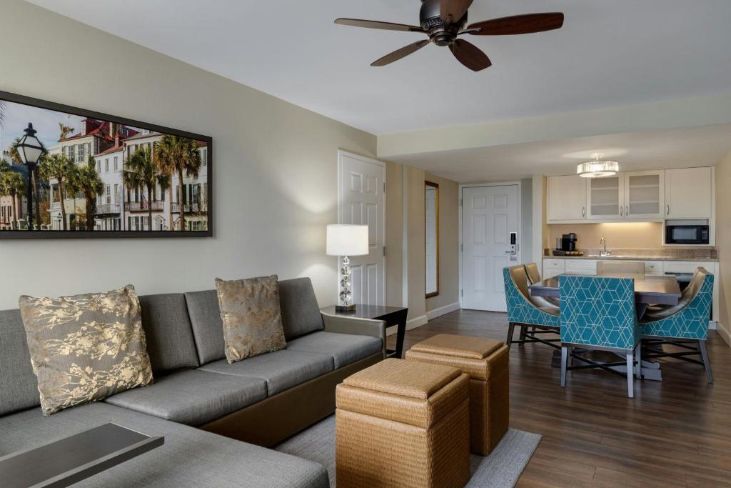 Courtyard by Marriott Charleston Historic District - 