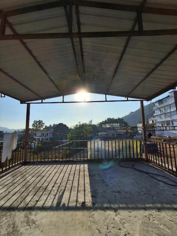 Balkón nebo terasa v ubytování LandLopers Hostel