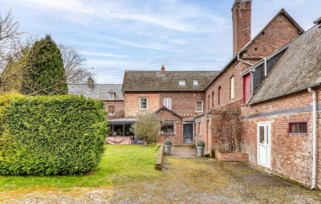 Κήπος έξω από το Stunning Home In Torcy-Le-Grand
