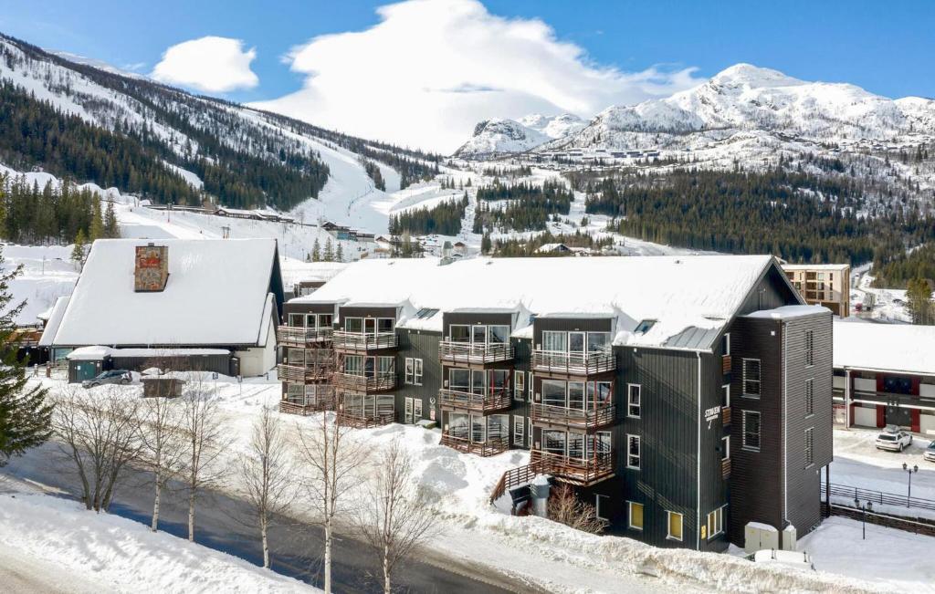 ヘムセダールにあるLovely Apartment In Hemsedal With Saunaの雪に覆われたリゾートの航空写真