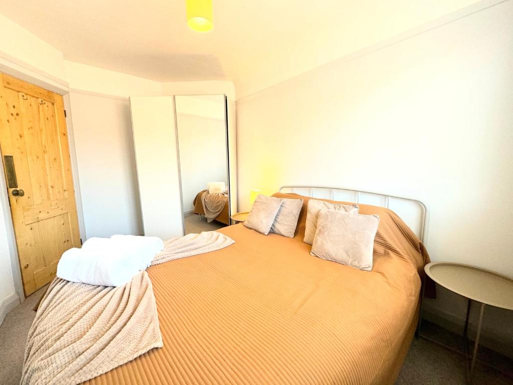 Entire Cosy Flat in Radlett - 3 Bedrooms -5 Beds - Sleeps 8 - Fast Train access into central London - Appartement Met 3 Slaapkamers