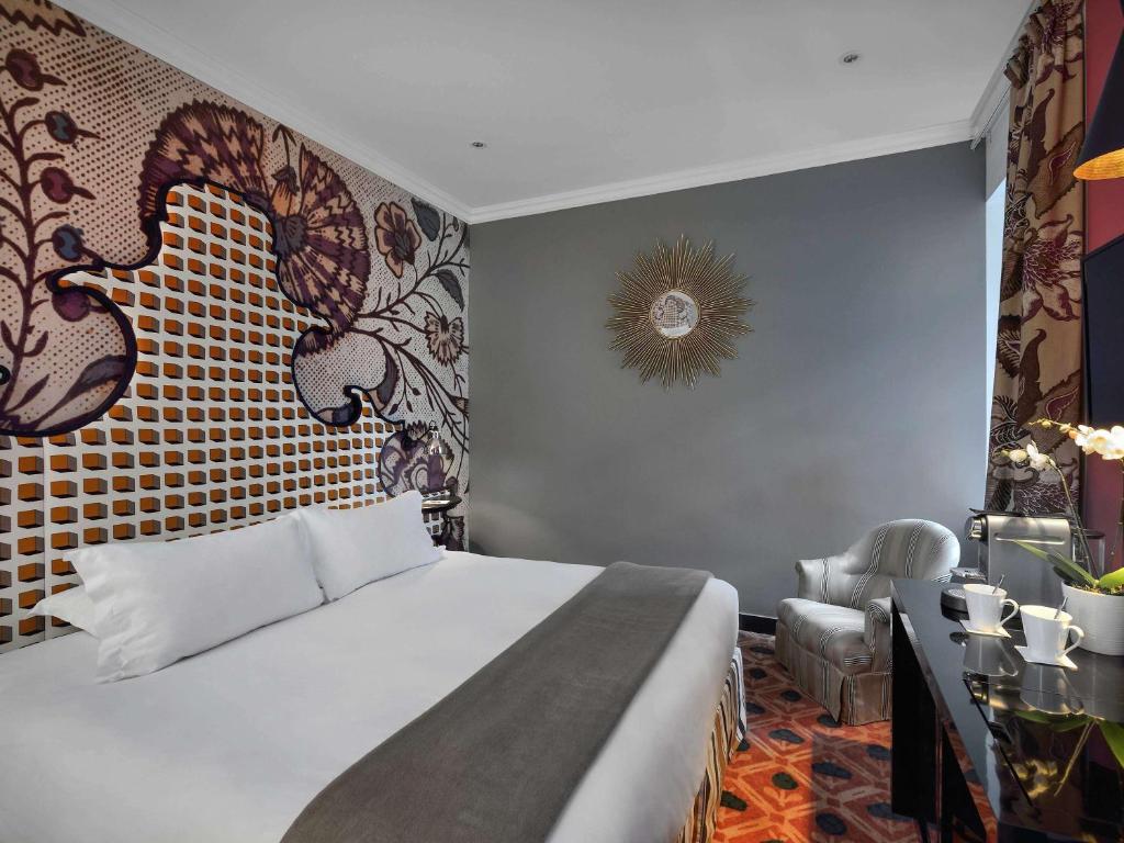 Postel nebo postele na pokoji v ubytování Jules César Hotel & Spa Arles - MGallery Collection