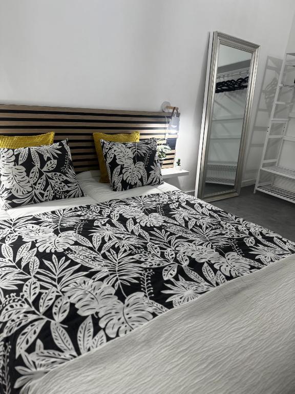 Postel nebo postele na pokoji v ubytování ElenaHost Style & Comfort 5