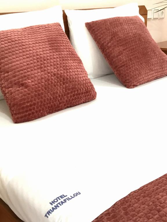 Postel nebo postele na pokoji v ubytování Hotel Triantafyllou