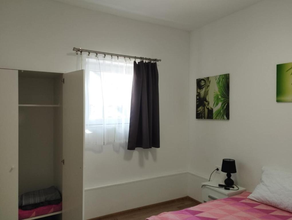 Postel nebo postele na pokoji v ubytování Viola Apartmanok Bogács